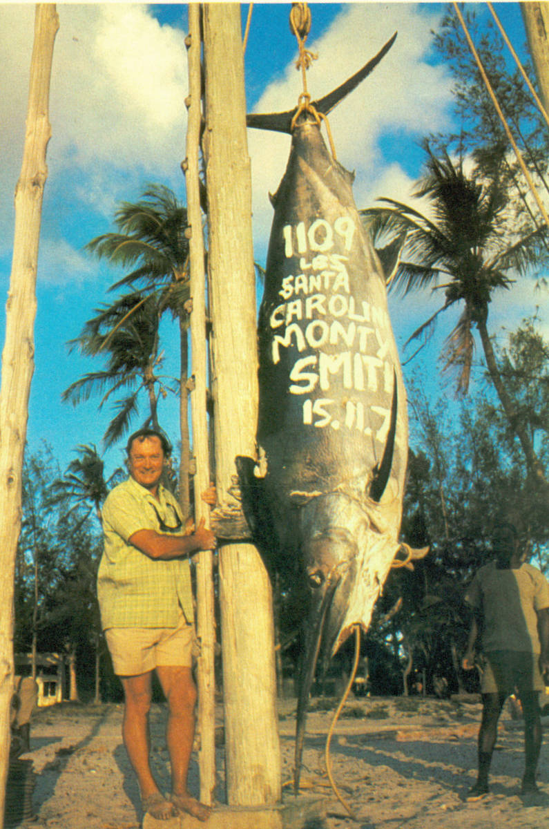 Monty Smith with yet another Grander Black Marlin from the Bazaruto Archipelago.